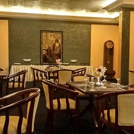 Aliqbal Hotel Khobar Bagian luar foto