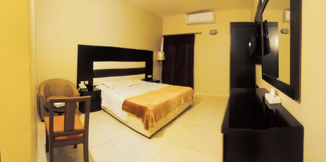 Aliqbal Hotel Khobar Bagian luar foto