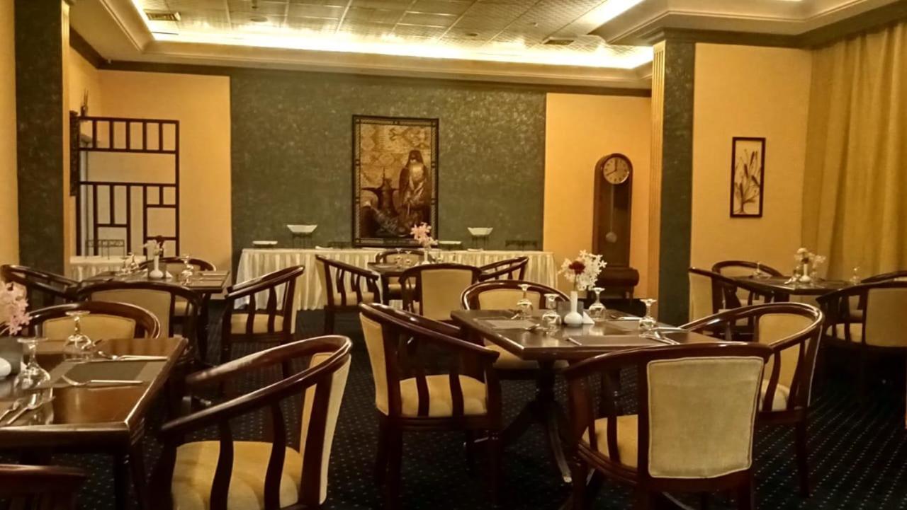 Aliqbal Hotel Khobar Bagian luar foto