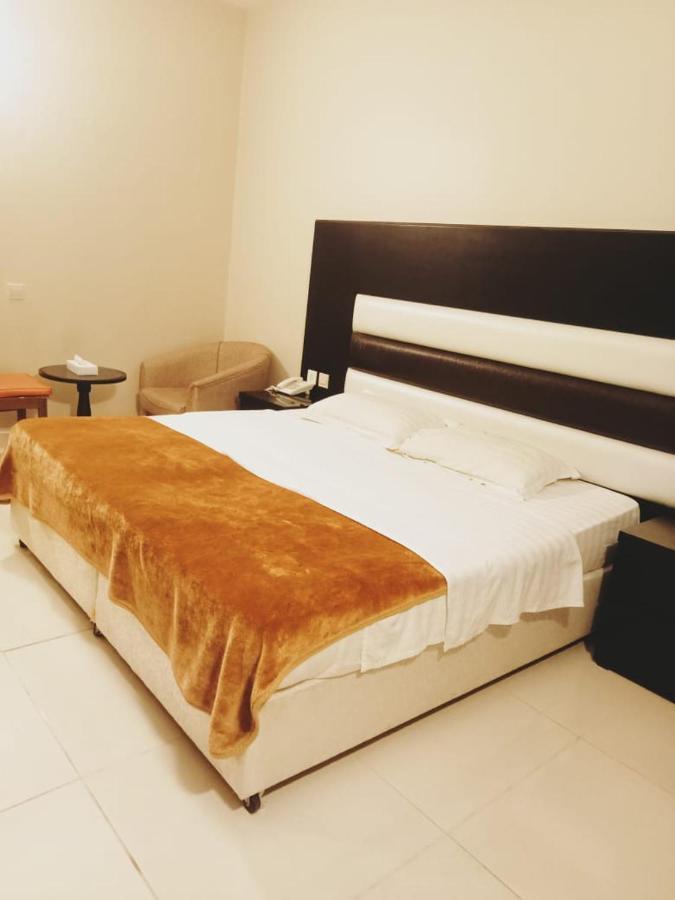Aliqbal Hotel Khobar Bagian luar foto